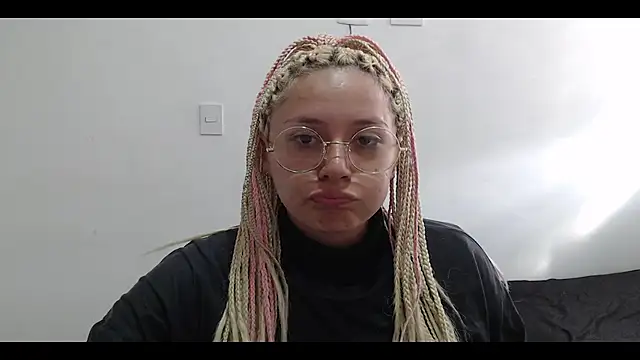 Snapshot of MommyMiaWs chatting on January 2025 09:00:02 PM MommyMiaWs online show from January 2025 09:00:02 PM