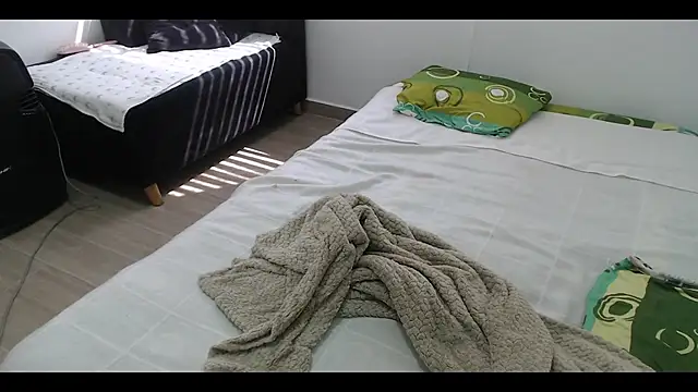 Snapshot of MommyMiaWs chatting on January 2025 06:21:01 PM MommyMiaWs online show from January 2025 06:21:01 PM