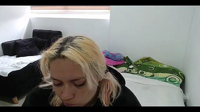 Snapshot of MommyMiaWs chatting on January 2025 07:17:02 PM MommyMiaWs online show from January 2025 07:17:02 PM