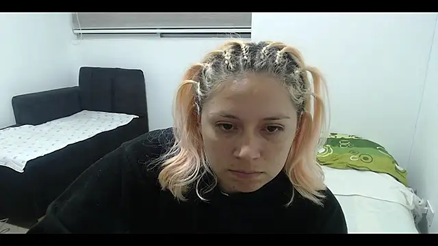 Snapshot of MommyMiaWs chatting on January 2025 02:47:02 AM MommyMiaWs online show from January 2025 02:47:02 AM