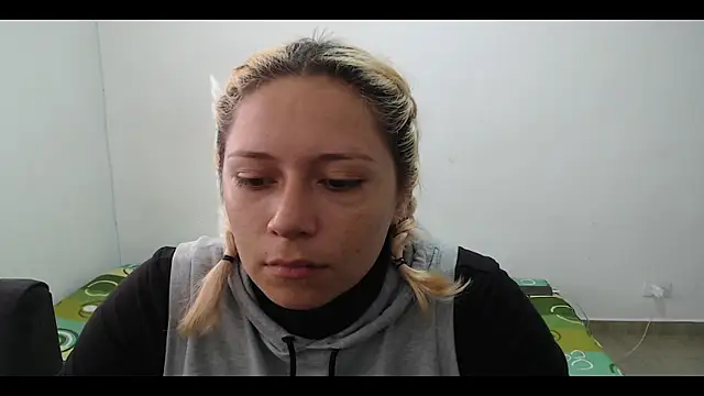 Snapshot of MommyMiaWs chatting on February 2025 01:43:01 PM MommyMiaWs online show from February 2025 01:43:01 PM