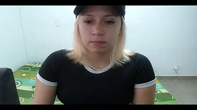 Snapshot of MommyMiaWs chatting on February 2025 01:25:01 PM MommyMiaWs online show from February 2025 01:25:01 PM