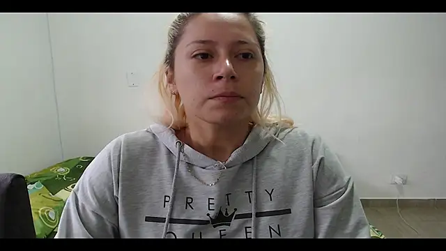 Snapshot of MommyMiaWs chatting on February 2025 12:54:01 PM MommyMiaWs online show from February 2025 12:54:01 PM