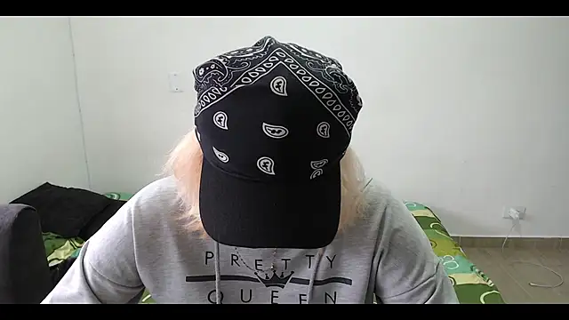 Snapshot of MommyMiaWs chatting on February 2025 12:25:02 PM MommyMiaWs online show from February 2025 12:25:02 PM