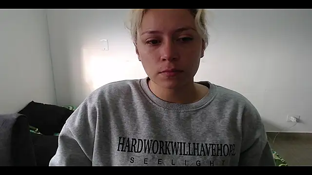 Snapshot of MommyMiaWs chatting on February 2025 12:33:01 PM MommyMiaWs online show from February 2025 12:33:01 PM