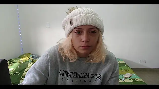 Snapshot of MommyMiaWs chatting on February 2025 01:46:02 PM MommyMiaWs online show from February 2025 01:46:02 PM