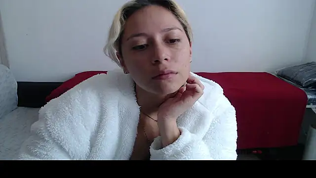 Snapshot of MommyMiaWs chatting on March 2025 02:01:02 PM MommyMiaWs online show from March 2025 02:01:02 PM