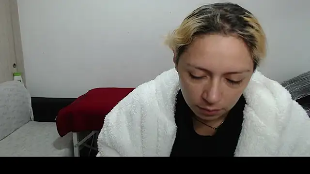 Snapshot of MommyMiaWs chatting on March 2025 12:46:02 PM MommyMiaWs online show from March 2025 12:46:02 PM