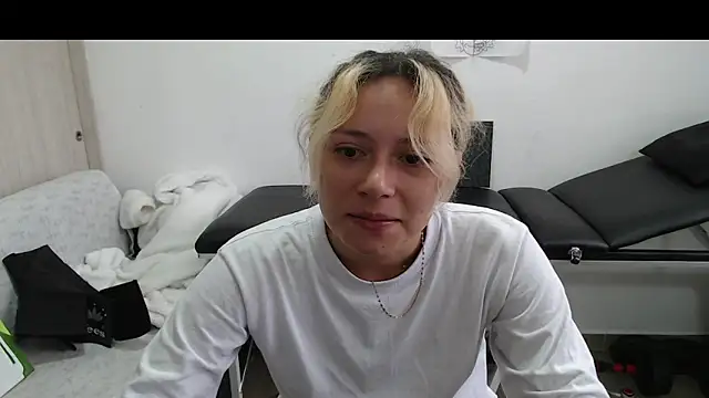 Snapshot of MommyMiaWs chatting on March 2025 04:58:02 PM MommyMiaWs online show from March 2025 04:58:02 PM