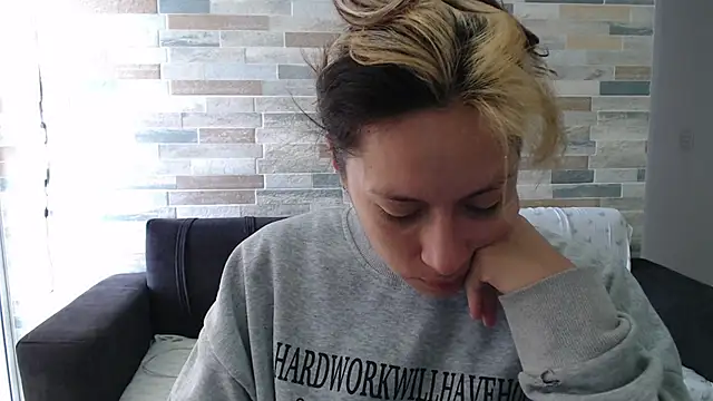 Snapshot of MommyMiaWs chatting on September 2025 03:16:01 PM MommyMiaWs online show from September 2025 03:16:01 PM