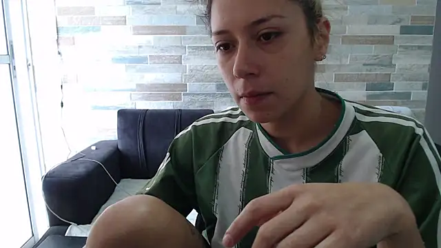 Snapshot of MommyMiaWs chatting on October 2025 04:02:01 PM MommyMiaWs online show from October 2025 04:02:01 PM