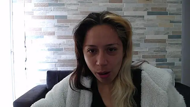 Snapshot of MommyMiaWs chatting on October 2025 02:35:02 PM MommyMiaWs online show from October 2025 02:35:02 PM