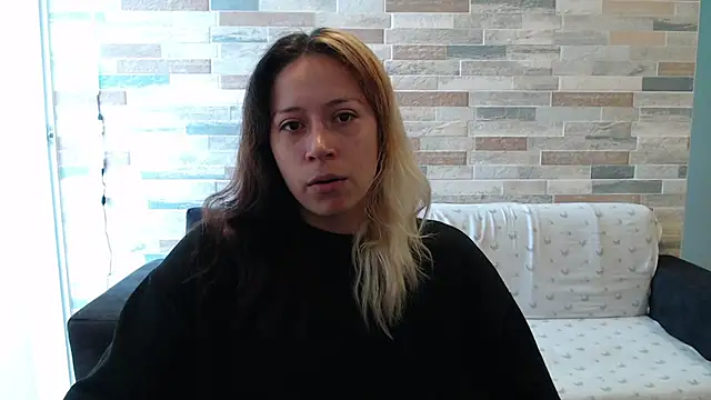 Snapshot of MommyMiaWs chatting on October 2025 01:31:02 PM MommyMiaWs online show from October 2025 01:31:02 PM