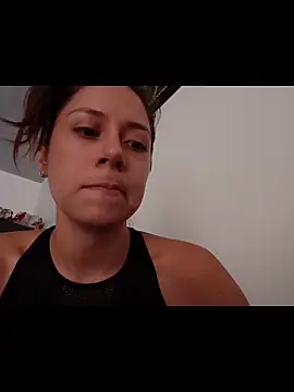 Snapshot of MommyMiaWs chatting on December 2025 07:32:01 PM MommyMiaWs online show from December 2025 07:32:01 PM