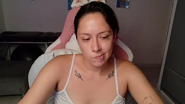MommyMiaWs online show from June 2026 05:12:02 PM