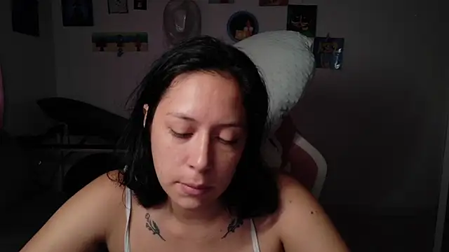 MommyMiaWs online show from June 2026 01:47:01 PM