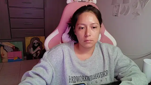 MommyMiaWs online show from July 2026 02:04:01 PM