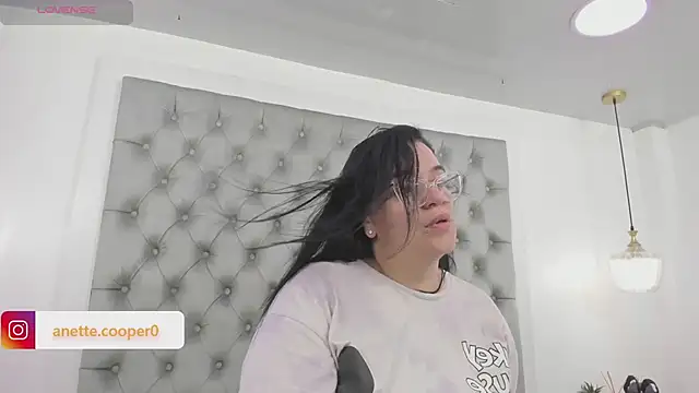 Snapshot of anette_cooper chatting on January 2026 01:43:02 AM anette cooper online show from January 2026 01:43:02 AM