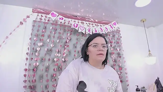 Snapshot of anette_cooper chatting on February 2026 03:32:02 AM anette cooper online show from February 2026 03:32:02 AM