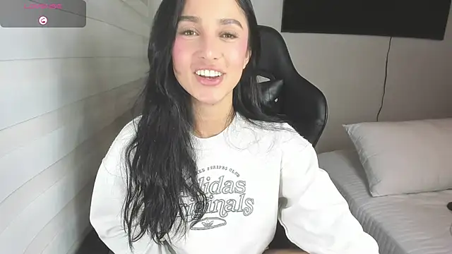 EvaMoet online show from September 2025 09:22:02 AM