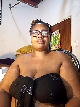 Snapshot of YELLOW_BONE chatting on January 2026 08:44:02 PM YELLOW BONE online show from January 2026 08:44:02 PM