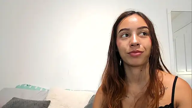 Snapshot of Estrella_Duran chatting on March 2025 10:17:02 PM Estrella Duran online show from March 2025 10:17:02 PM