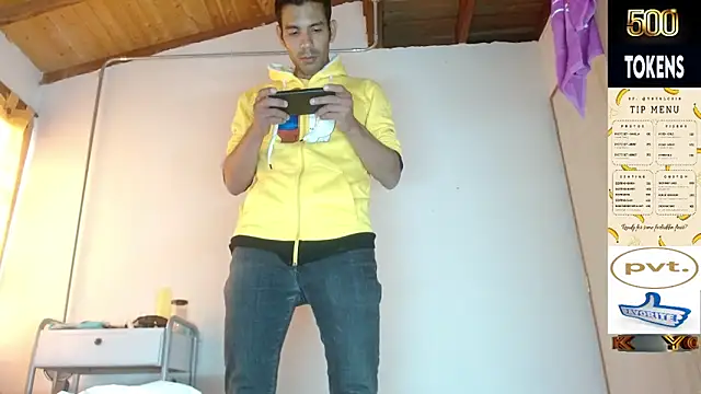 JohanyLatino online show from May 2026 10:07:01 PM