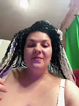 Snapshot of Taisia_W chatting on February 2025 04:20:01 PM Taisia W online show from February 2025 04:20:01 PM