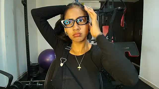 JuliKim  online show from October 2025 12:48:02 PM