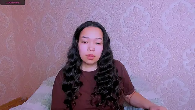 Snapshot of Kris_top_Lee chatting on April 2026 06:02:02 AM Kris top Lee online show from April 2026 06:02:02 AM