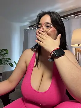 tati reyess online show from July 2026 03:03:02 PM