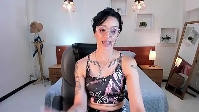 Snapshot of Kristen_Garner chatting on January 2025 08:54:01 PM Kristen Garner online show from January 2025 08:54:01 PM