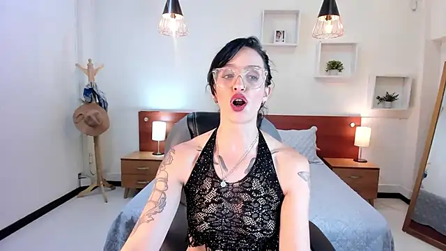 Snapshot of Kristen_Garner chatting on January 2025 12:02:01 AM Kristen Garner online show from January 2025 12:02:01 AM