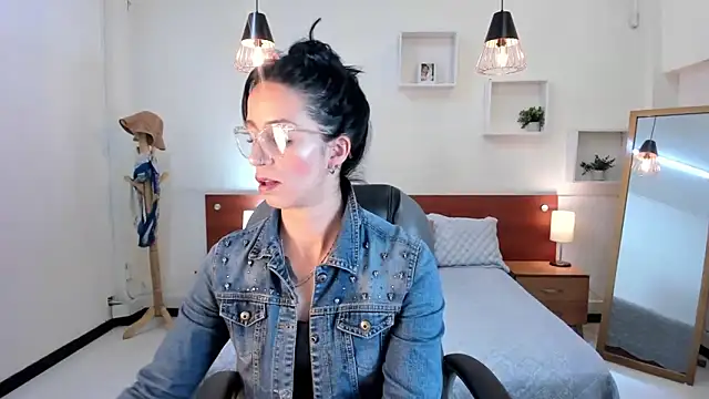 Snapshot of Kristen_Garner chatting on January 2025 08:07:02 PM Kristen Garner online show from January 2025 08:07:02 PM