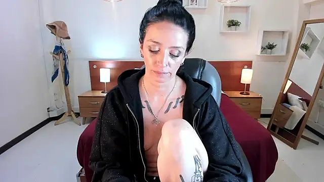 Snapshot of Kristen_Garner chatting on February 2025 11:55:02 PM Kristen Garner online show from February 2025 11:55:02 PM