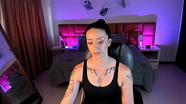 Snapshot of Kristen_Garner chatting on October 2025 08:10:01 PM Kristen Garner online show from October 2025 08:10:01 PM