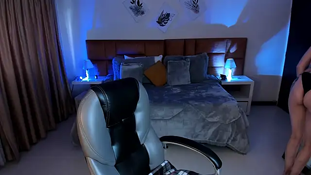 Snapshot of Kristen_Garner chatting on November 2025 08:21:01 PM Kristen Garner online show from November 2025 08:21:01 PM