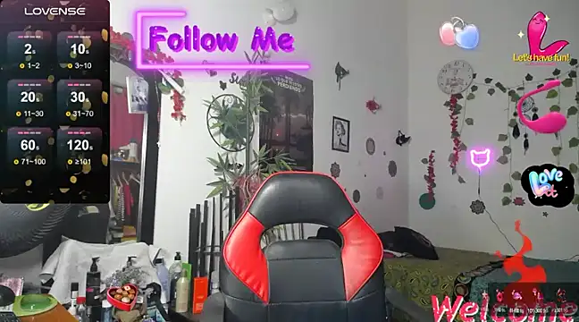 Snapshot of YourWhoreXX chatting on February 2025 09:45:02 AM YourWhoreXX online show from February 2025 09:45:02 AM