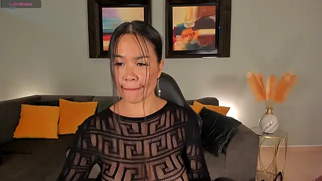 PuiYee online show from January 2025 09:32:02 PM