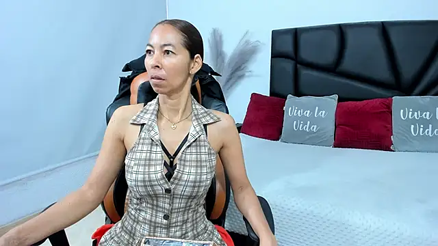 Snapshot of Rosalinda_Cortez chatting on September 2025 12:53:01 PM Rosalinda Cortez online show from September 2025 12:53:01 PM