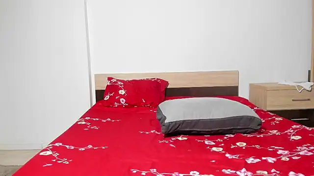 Snapshot of Ellyslimdoll chatting on October 2025 02:02:05 AM Ellyslimdoll online show from October 2025 02:02:05 AM