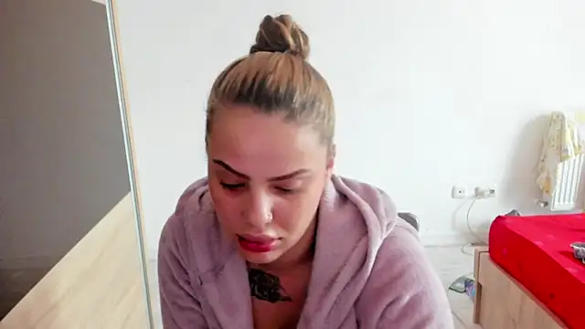 Snapshot of Ellyslimdoll chatting on November 2025 08:47:01 AM Ellyslimdoll online show from November 2025 08:47:01 AM