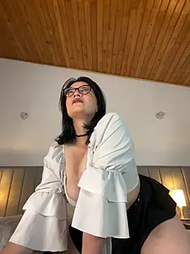 Snapshot of adriana71 chatting on October 2025 04:33:01 AM adriana71 online show from October 2025 04:33:01 AM