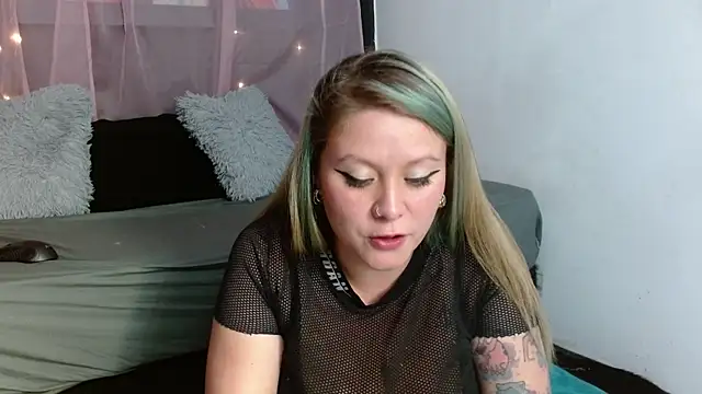 Snapshot of miley_jensen chatting on January 2025 04:52:01 AM miley jensen online show from January 2025 04:52:01 AM