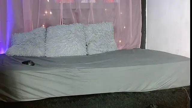 Snapshot of miley_jensen chatting on January 2025 06:24:01 AM miley jensen online show from January 2025 06:24:01 AM