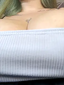 Snapshot of miley_jensen chatting on March 2025 08:34:02 AM miley jensen online show from March 2025 08:34:02 AM