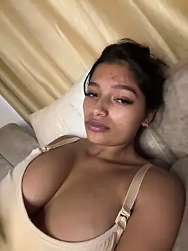 Snapshot of AgathaGeorgiou chatting on October 2025 10:07:02 PM AgathaGeorgiou online show from October 2025 10:07:02 PM