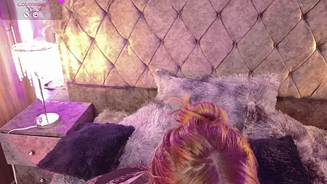 vanesaa blake online show from April 2026 03:00:02 AM