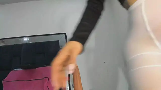 Snapshot of AntonelaNeri chatting on September 2025 10:49:01 AM AntonelaNeri online show from September 2025 10:49:01 AM