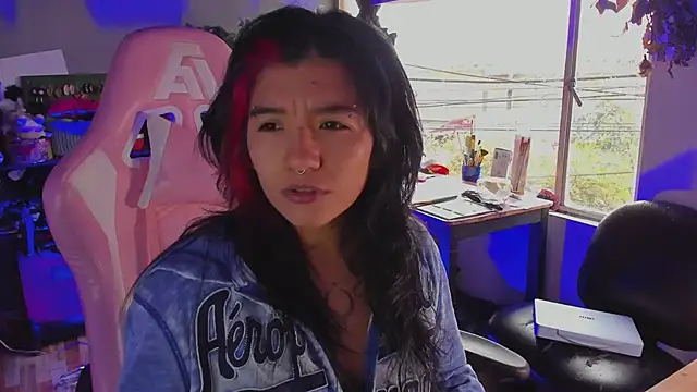 annie walker6 online show from December 2025 08:05:01 PM